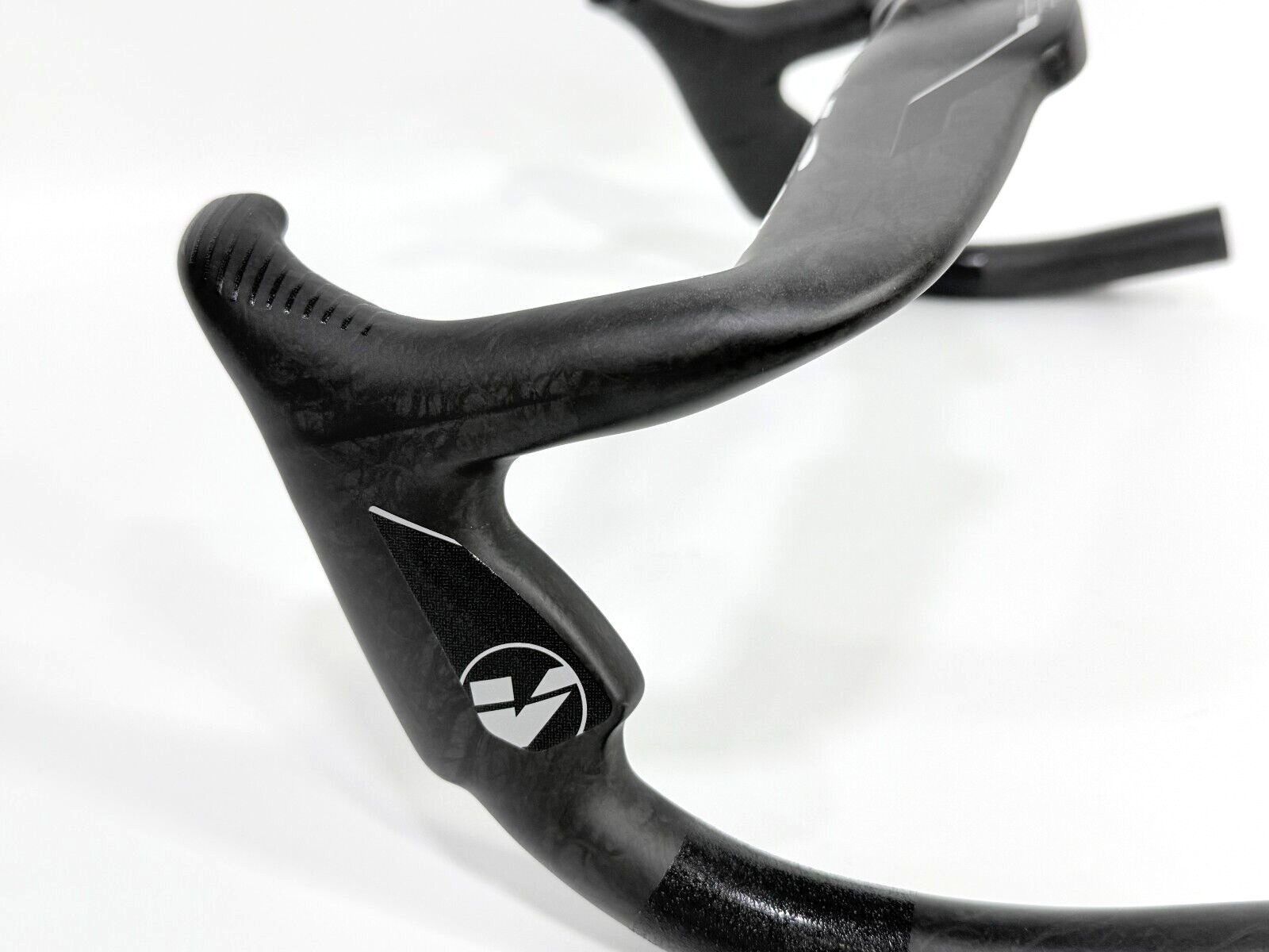 Vision Metron Track 31.8x365mm Carbon Drop Bar Handlebar (White Logo)