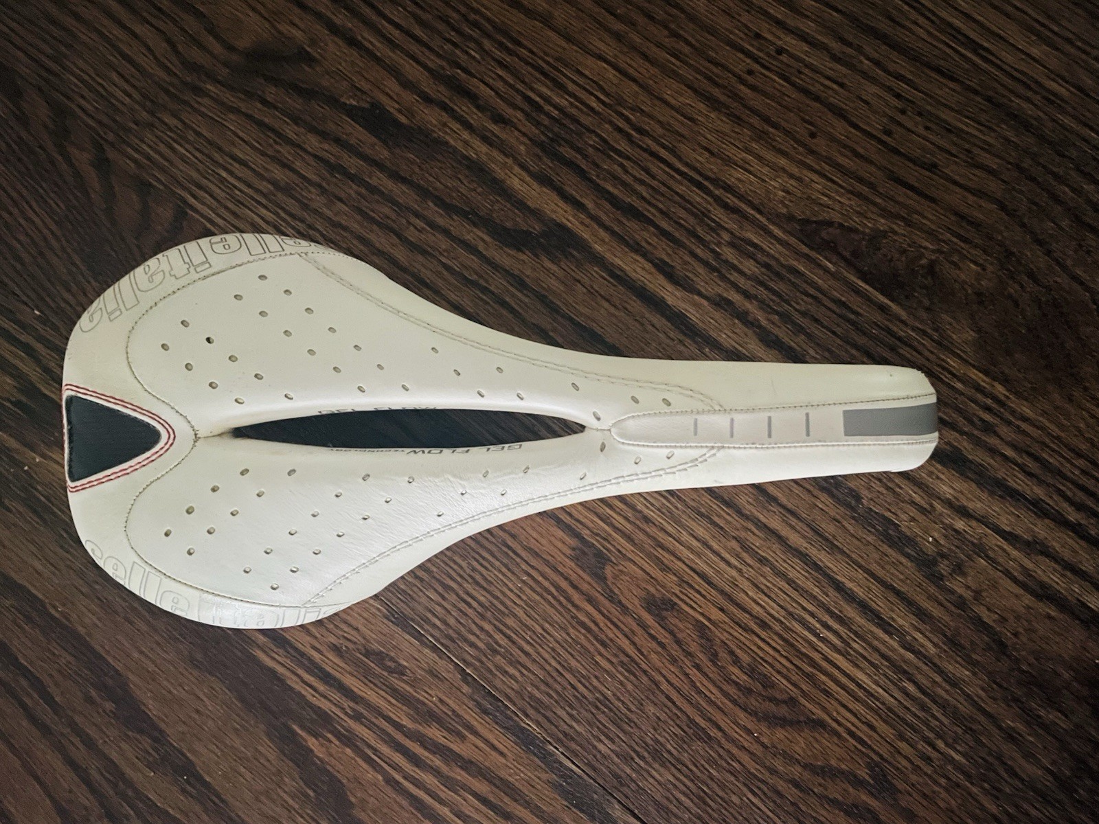 Selle Italia Flite Gel Flow/cut out/Titanium Rails – WHITE-VGC