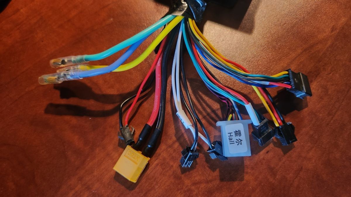 36V 48V 52V 60V 40A Black Gold Sine Wave Brushless Motor Controller 1kW-2kW UART