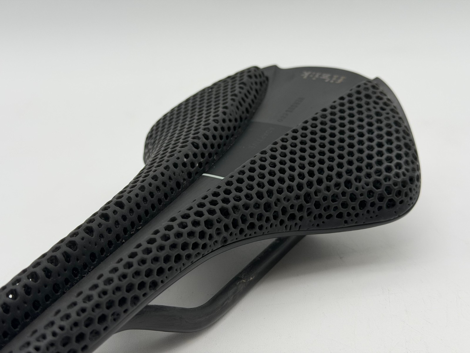 Fizik Versus EVO Adaptive 3D Printed Carbon Fiber Road Saddle 146mm wide x 270mm