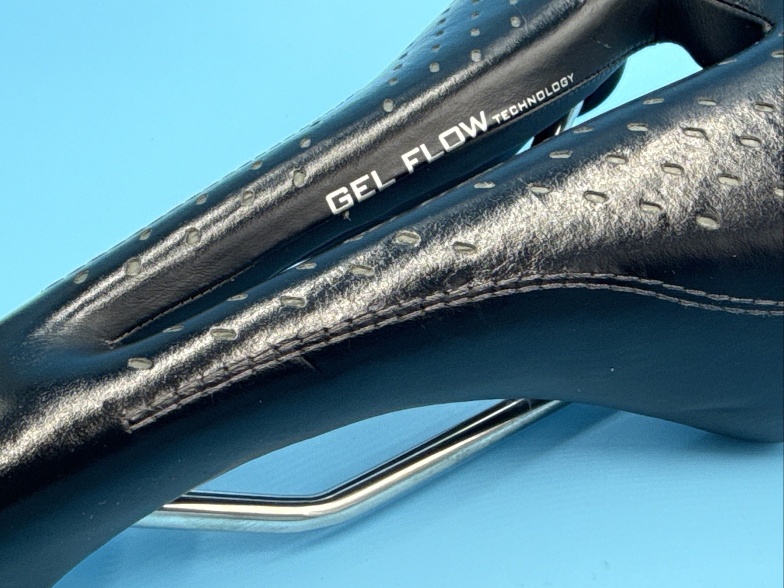Selle Italia Max Flite Gel Flow Perforated Black Leather Saddle Vanox Rails L3