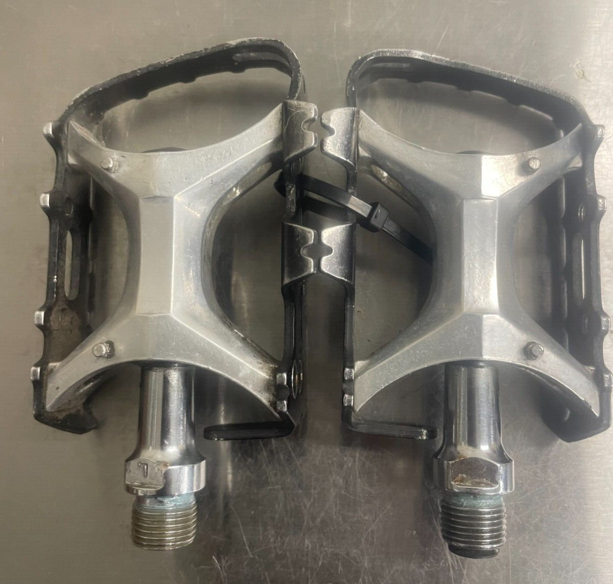 Suntour XC Pro platform bike pedals grease guard vintage 9/16 MTB aluminum steel