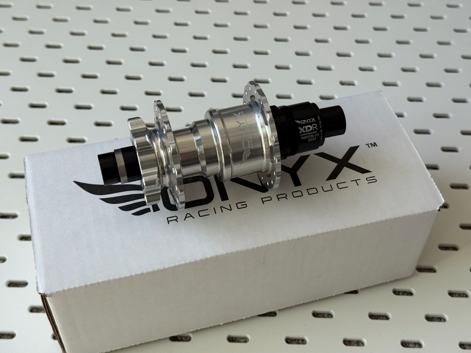Onyx Vesper Rear Hub – Silver, 12x148mm, 32h, XDr/XD, ISO 6-Bolt