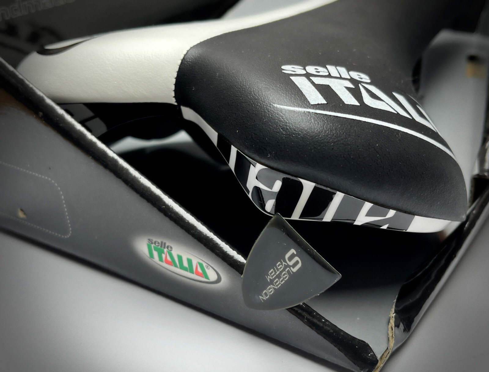 Nos Selle Italia Turbomatic White And Black Leather Saddle Carbon New From 2009
