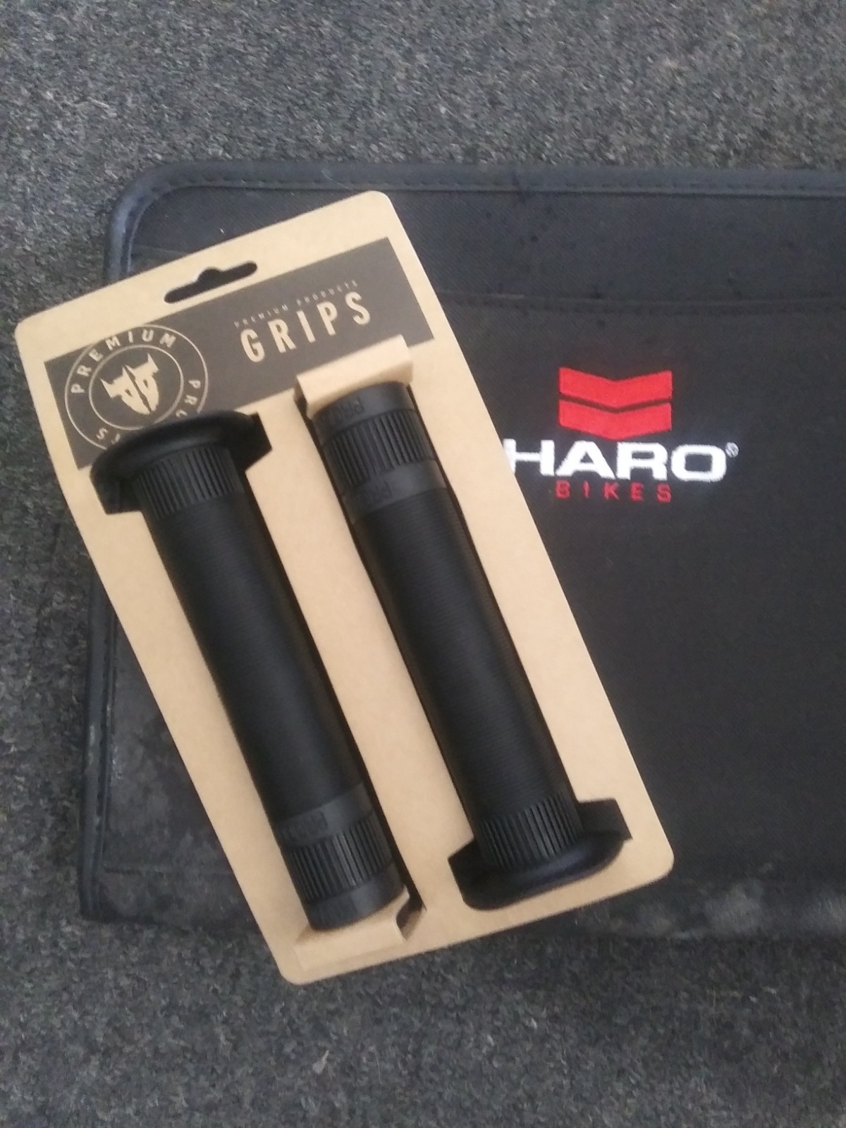 Haro seat post and seat and Haro (premium) grips with end caps
