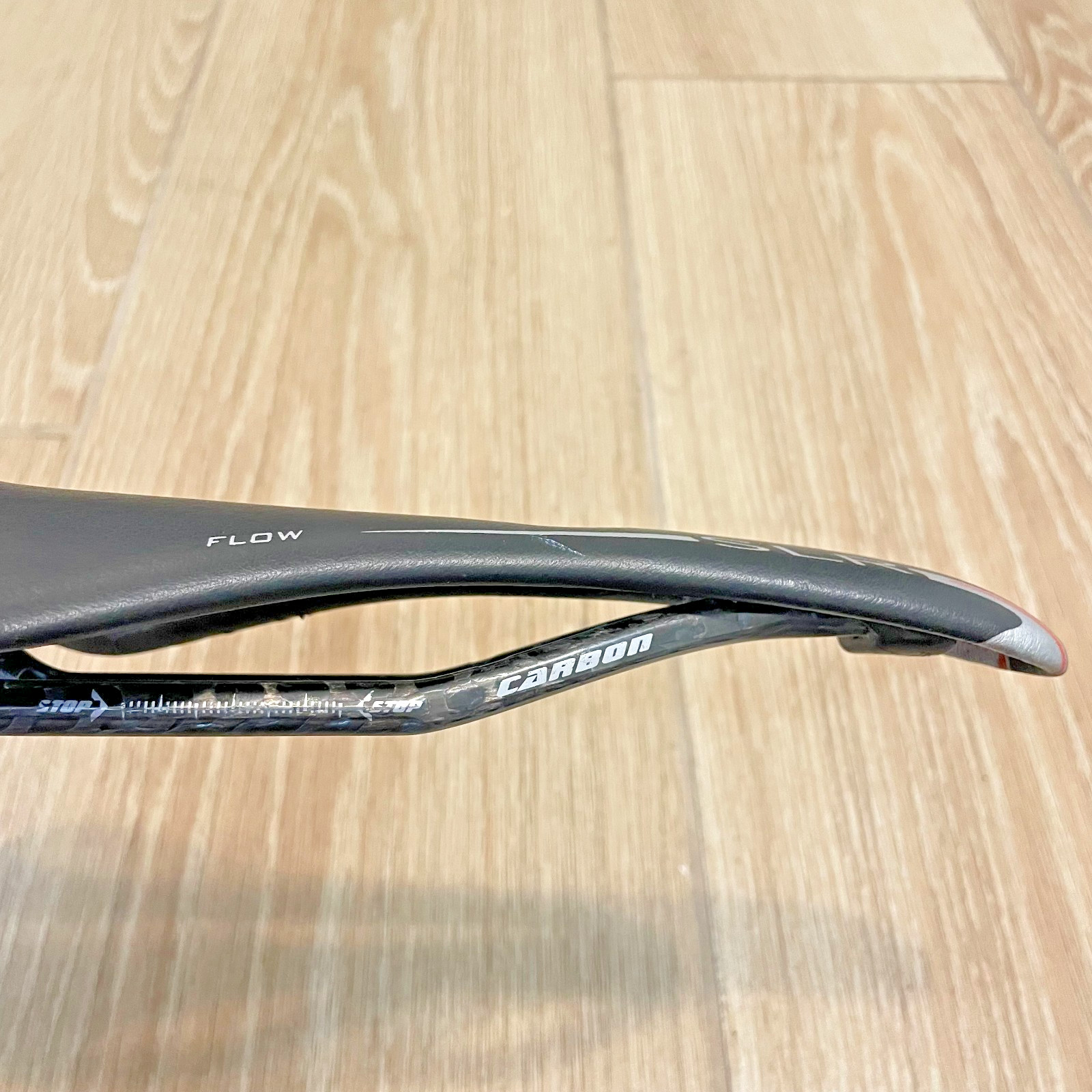 Selle Italia SLR Kit Carbonio Flow Carbon Saddle Black 135mm Carbon Rails 125g