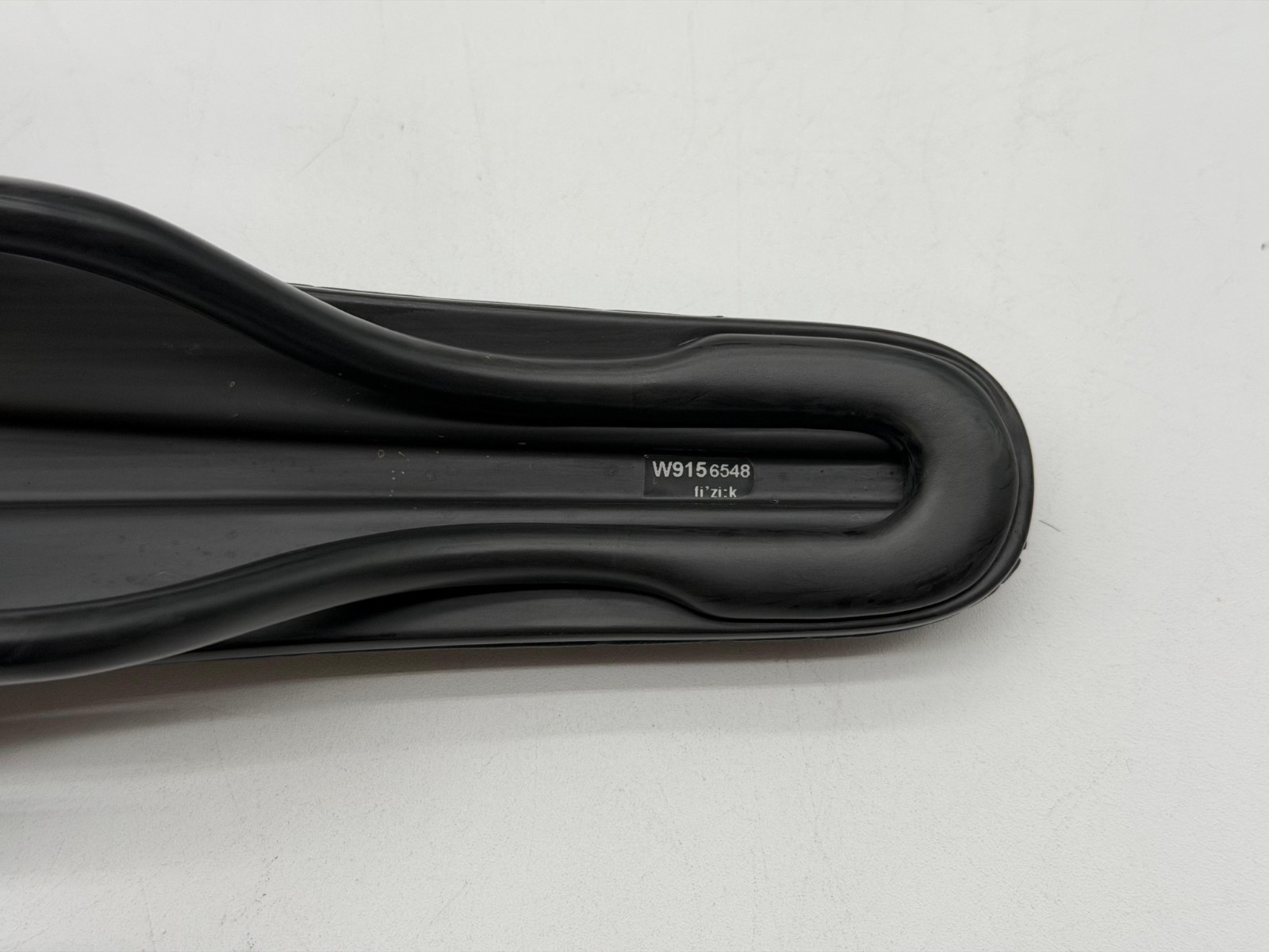 Fizik Versus EVO Adaptive 3D Printed Carbon Fiber Road Saddle 146mm wide x 270mm