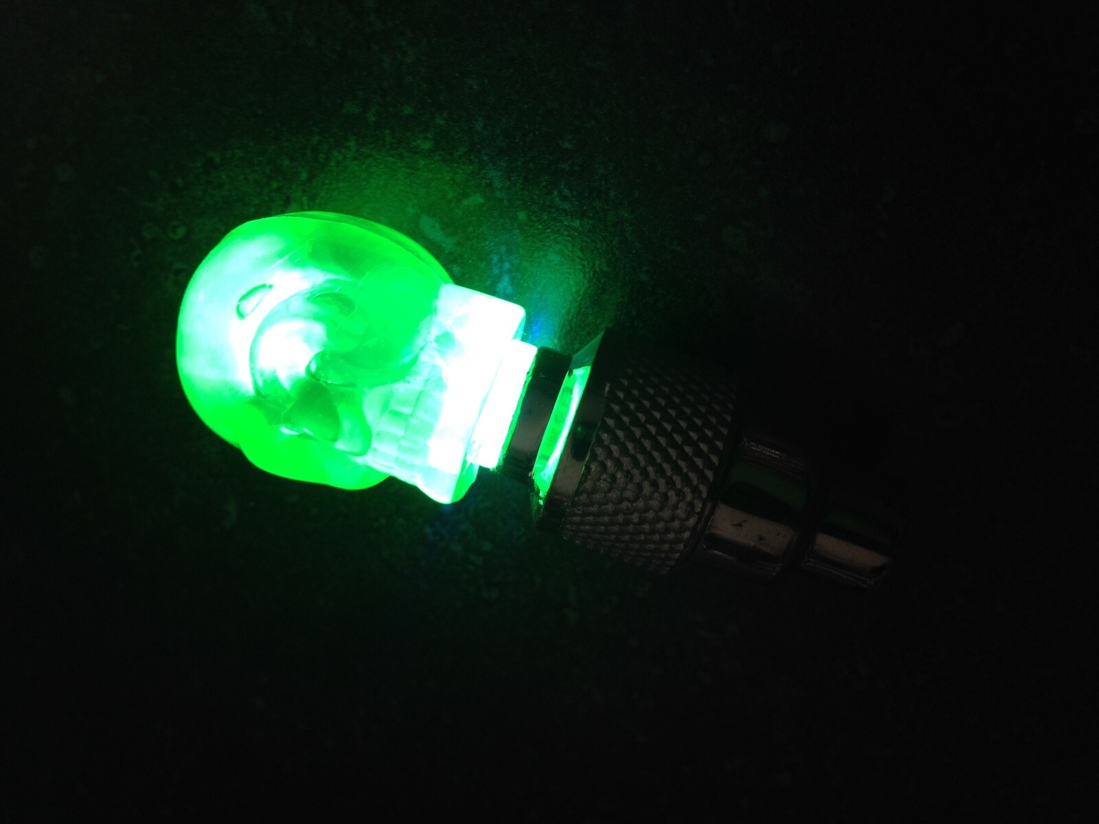 1 INDIVIDUAL SKULL LED CAP bike valve stem flashing Light Bicycle Wheel Tire Car