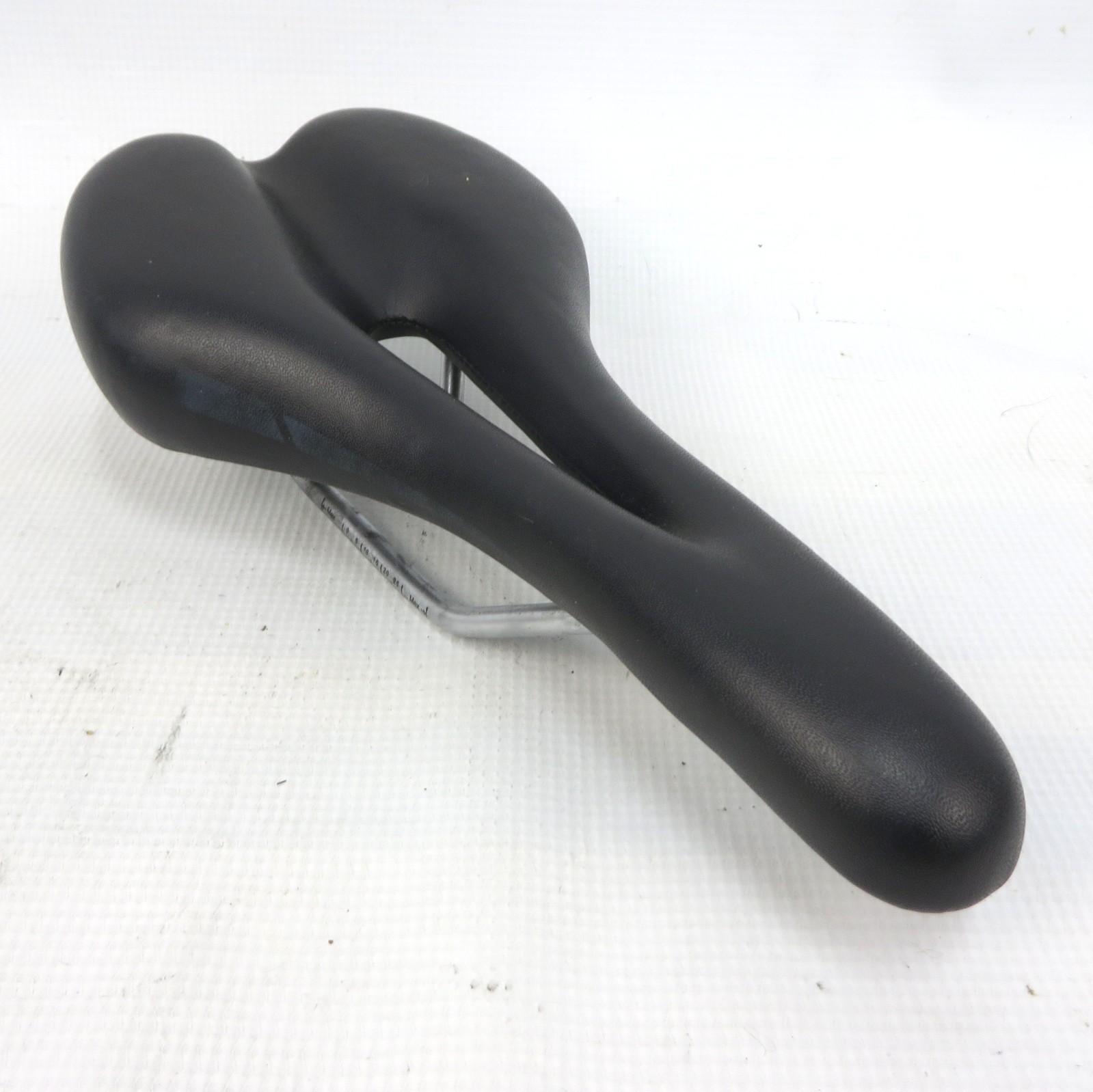 BLACK LEATHER SADDLE Bike Seat 140x280mm 290g Steel