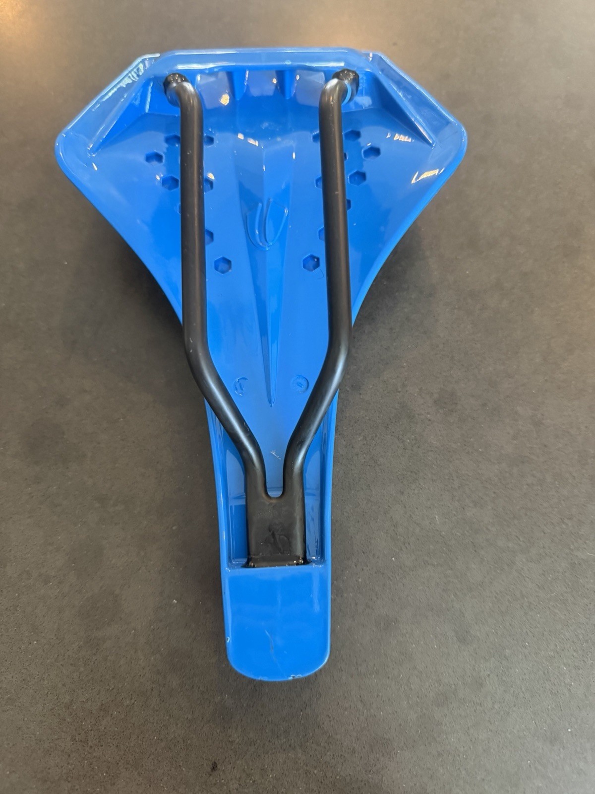 Union Sport Moselle RDSL Saddle – Carbon Rails 142mm Black with Blue Trim