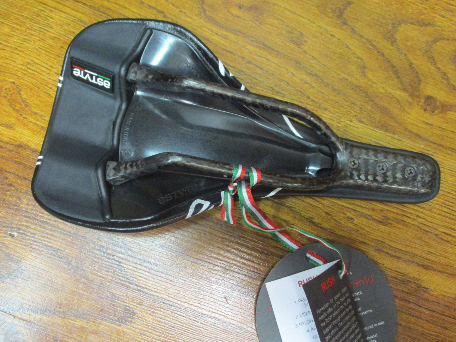 ASTUTE RUSH CARBONIO RAILED TRACK PISTA RACING SADDLE 125 X 250 ROUND