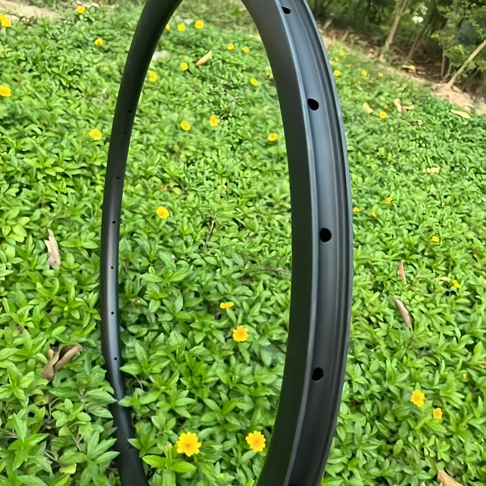700C Super Light Carbon Road Bicycle Rims 28mm Wide 40mm Depth Tubeless Wheels