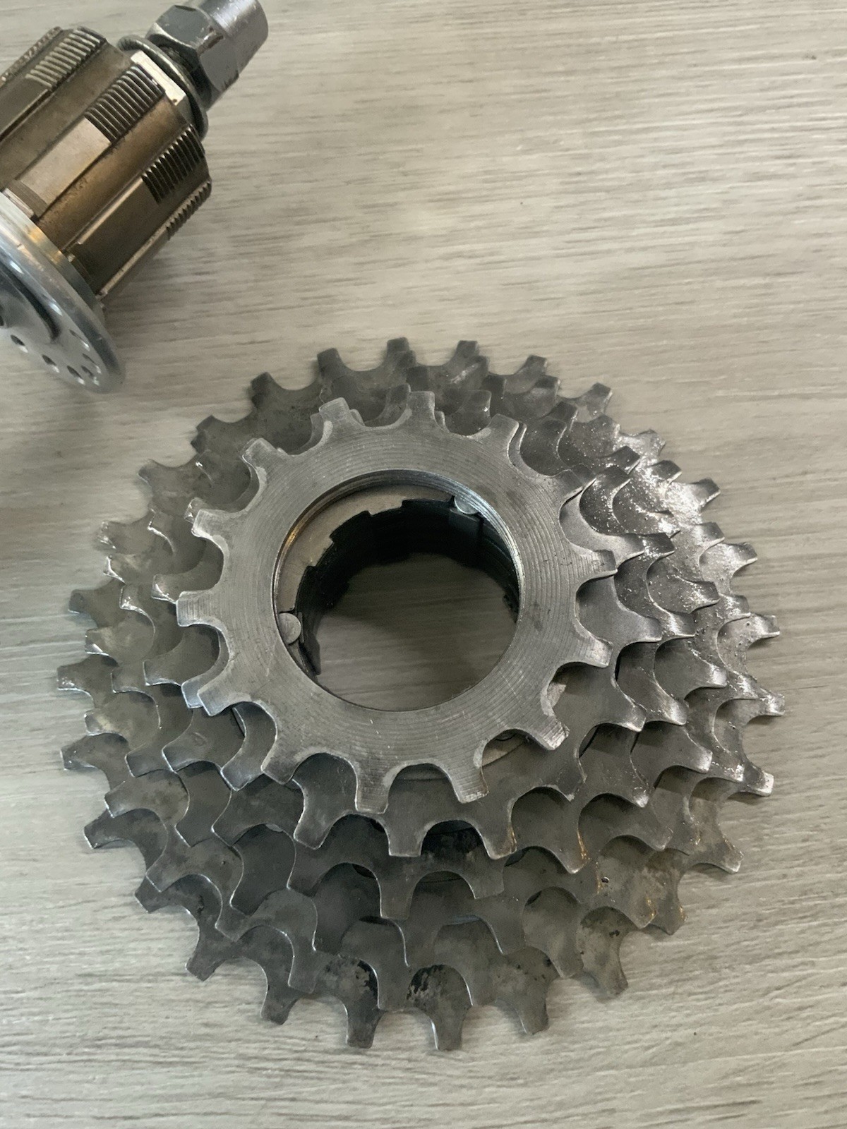 SHIMANO REAR HUB 36 HOLE 6 SPEED SHIMANO UNIGLIDE CASSETTE 14-28 TOOTH