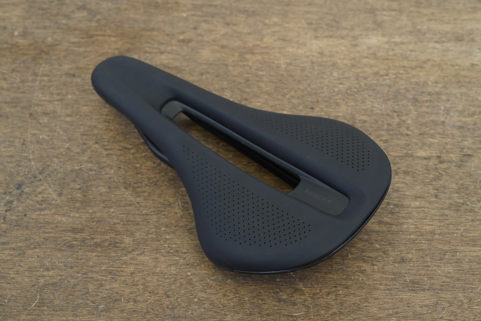 NEW TAKE-OFF 145mm Bontrager Verse Pro Carbon Rail Road Saddle 178g
