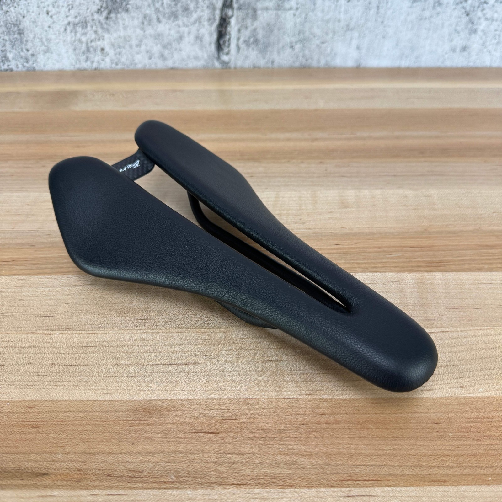 New! Berk Dila Padded 140mm 7x9mm Carbon Rails Bike Saddle 112g