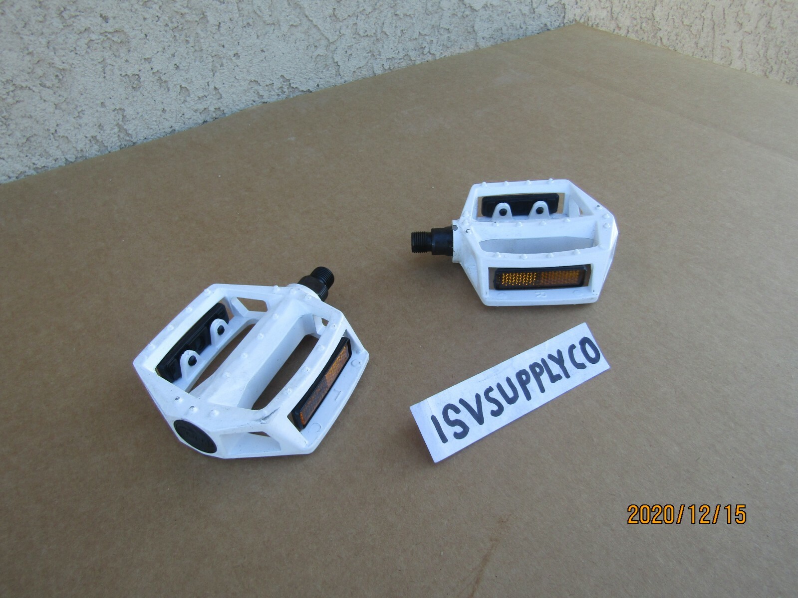 NEW BICYCLE 9/16» WHITE ALUMINUM PEDALS FOR 3 PC. CRANK BIKES: BMX, MTB, ROAD