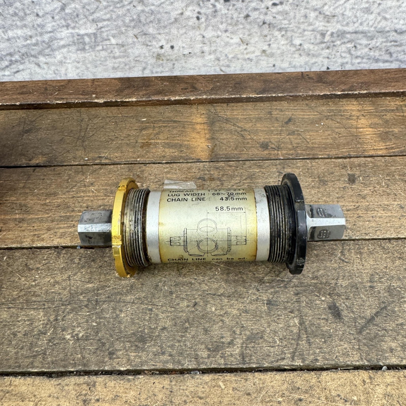 Vintage Suntour Superbe Bottom Bracket Sealed 68mm 117mm 1.37x24T JIS Gold Bike