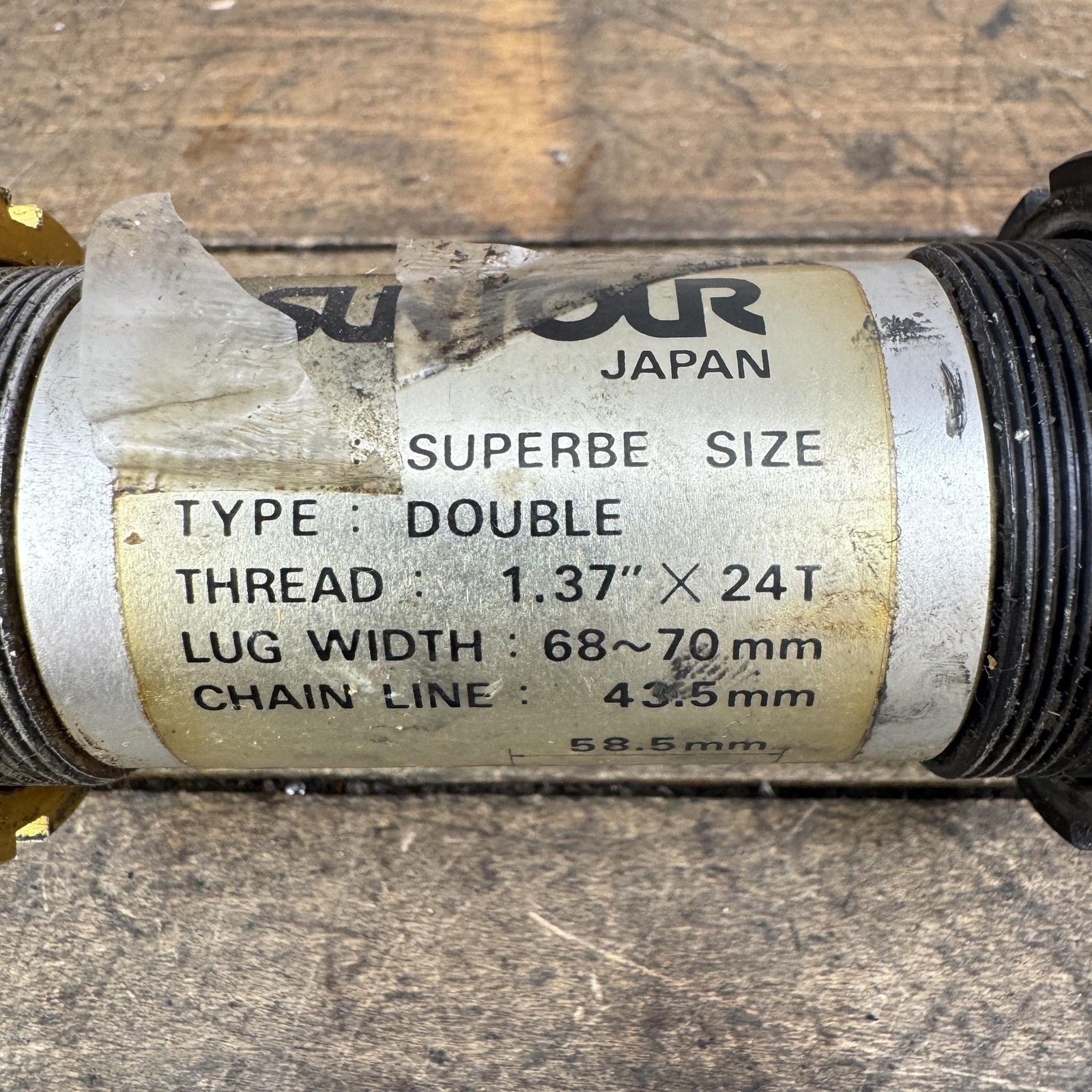 Vintage Suntour Superbe Bottom Bracket Sealed 68mm 117mm 1.37x24T JIS Gold Bike