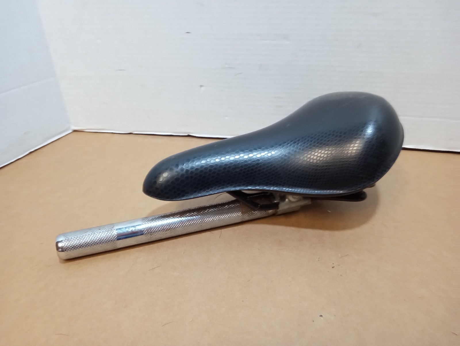 Selle Royal Bike Seat w/ post – Royal Gel – See Description