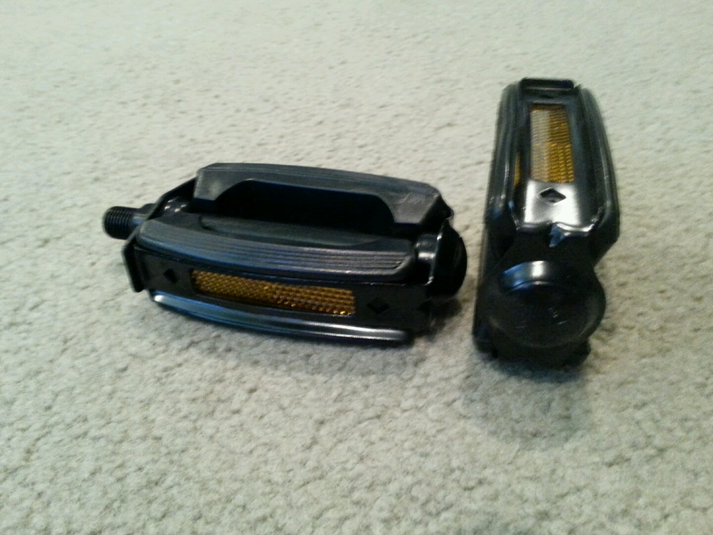 QUALITY BLACK BOW STYLE BICYCLE PEDALS,1/2″, STINGRAYS,CRUISERS.KRATES