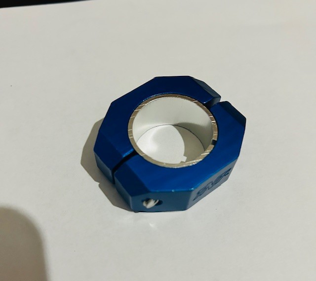 NOS / BMX – TNT BICYCLES OVERSIZED DOUBLE BOLT SEAT CLAMP (28.6, 31.8mm) BLUE