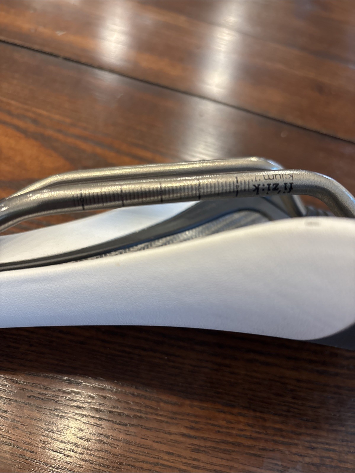 Fizik Fi’zi:k Aliante R3 Carbon Kium Rail Road Bike Saddle 140mm – Excellent