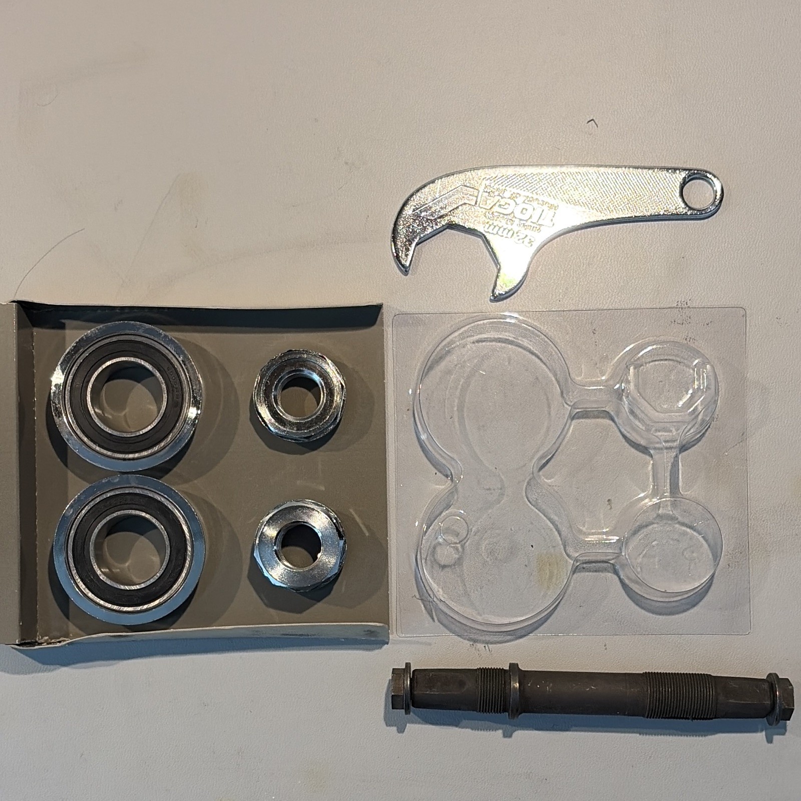 Tioga CK-170SB Sealed Bearing BMX Bottom Bracket Kit American 73mm Wrench