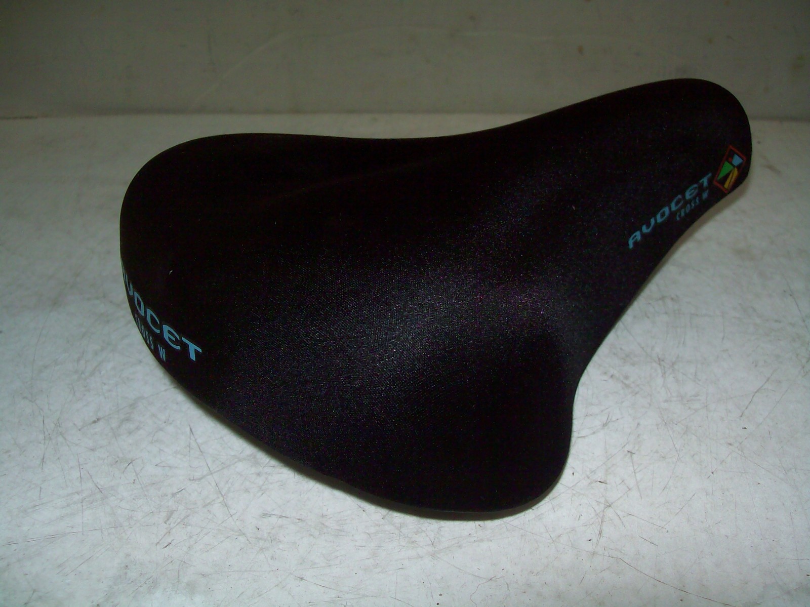 Avocet Cross W Anatomic Gel Cushioned Wide Bicycle Seat Saddle NEW UNUSED