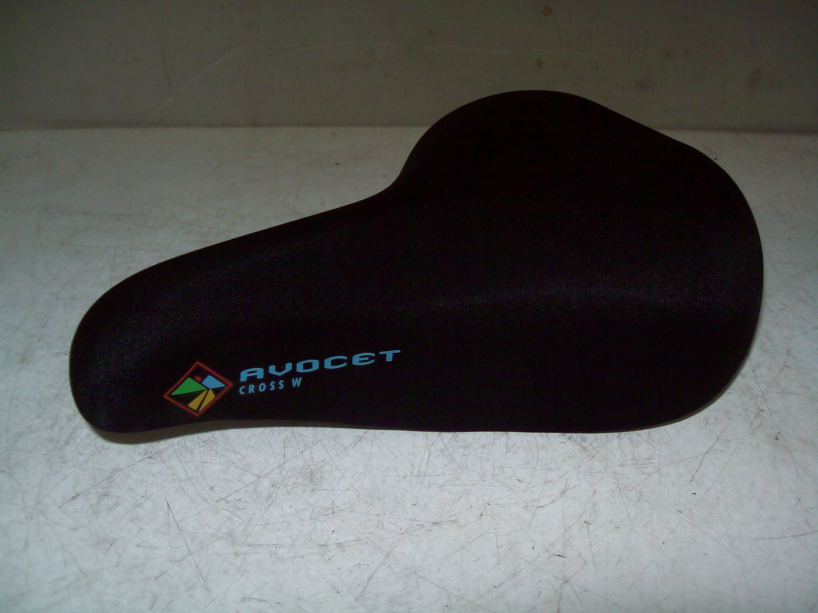 Avocet Cross W Anatomic Gel Cushioned Wide Bicycle Seat Saddle NEW UNUSED