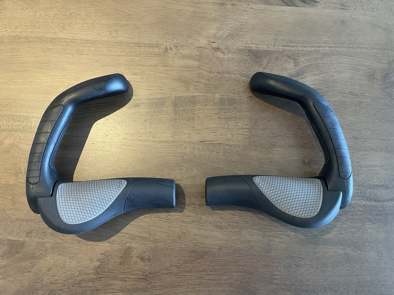 Ergon GP5 Ergonomic Grips with Bar Ends Large Black Pair Touring Commuter Bike