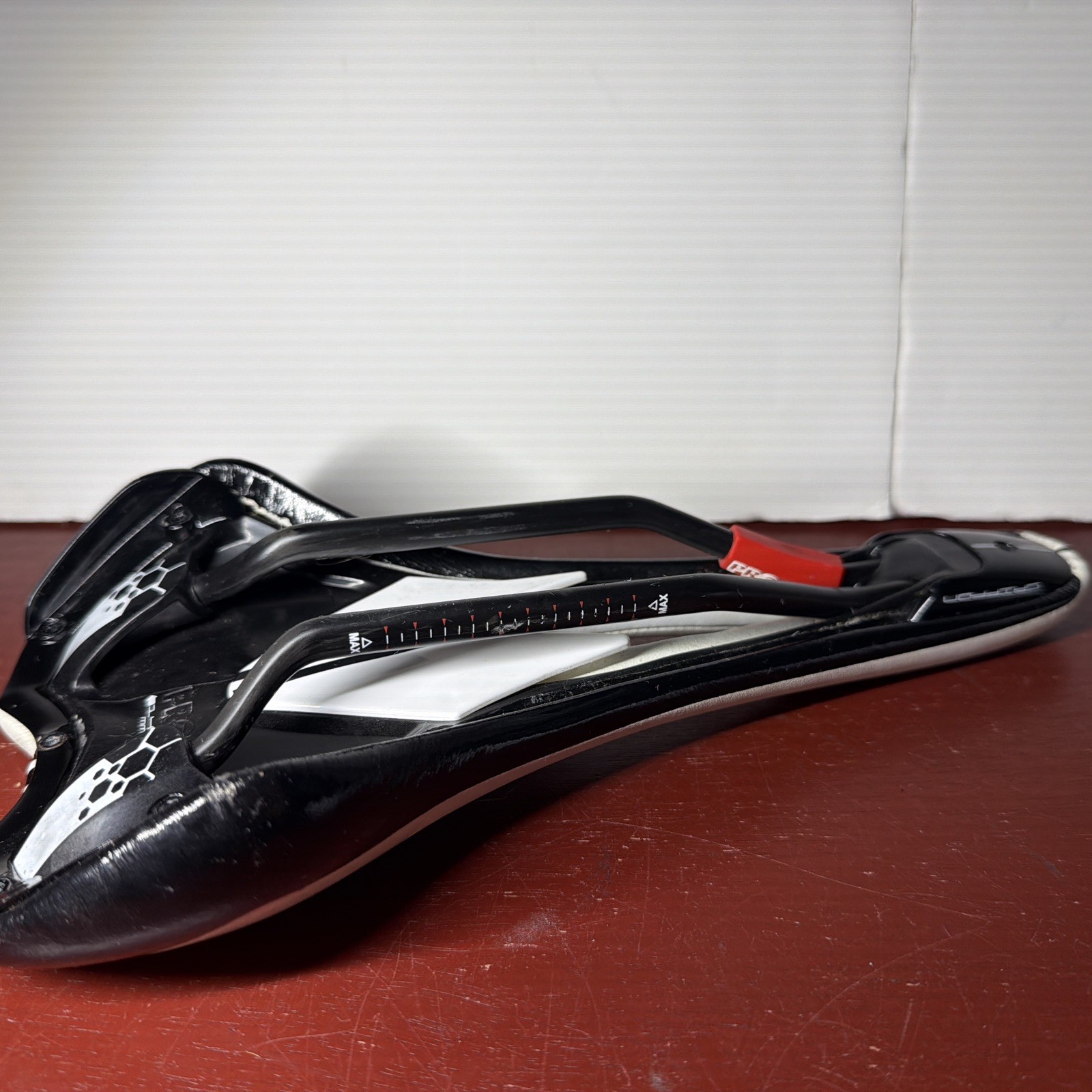 Shimano PRO Griffon carbon rail saddle 142mm