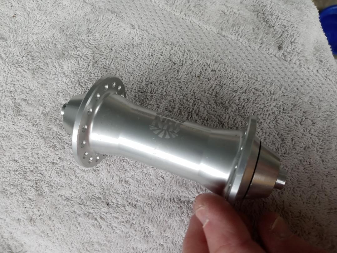 Ringle Front Hub 32 Hole Silver/no box New old Stock 80s