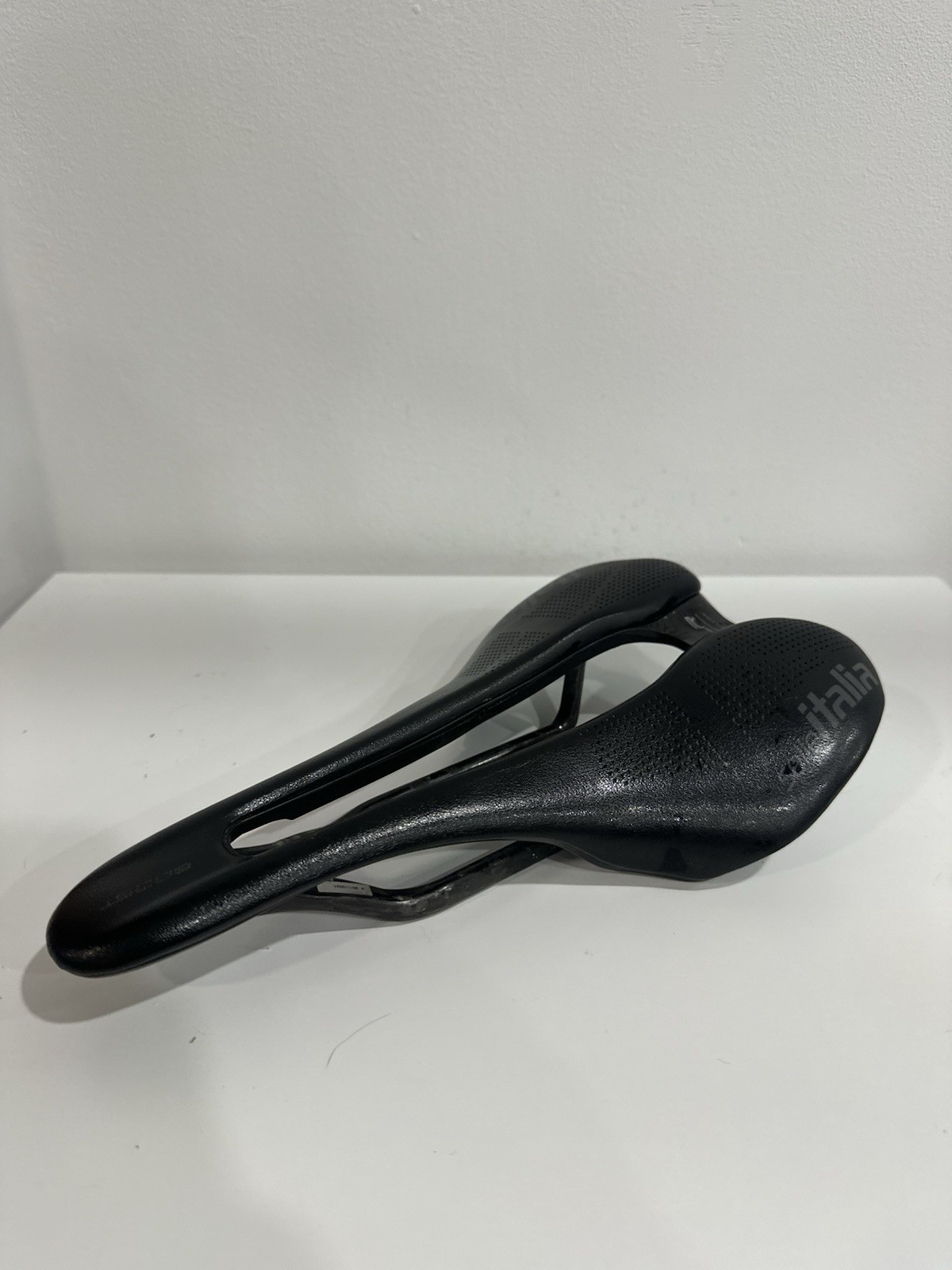 Selle Italia SLR Boost Kit Carbonio SuperFlow Saddle (145x248mm) – L3 – 135g