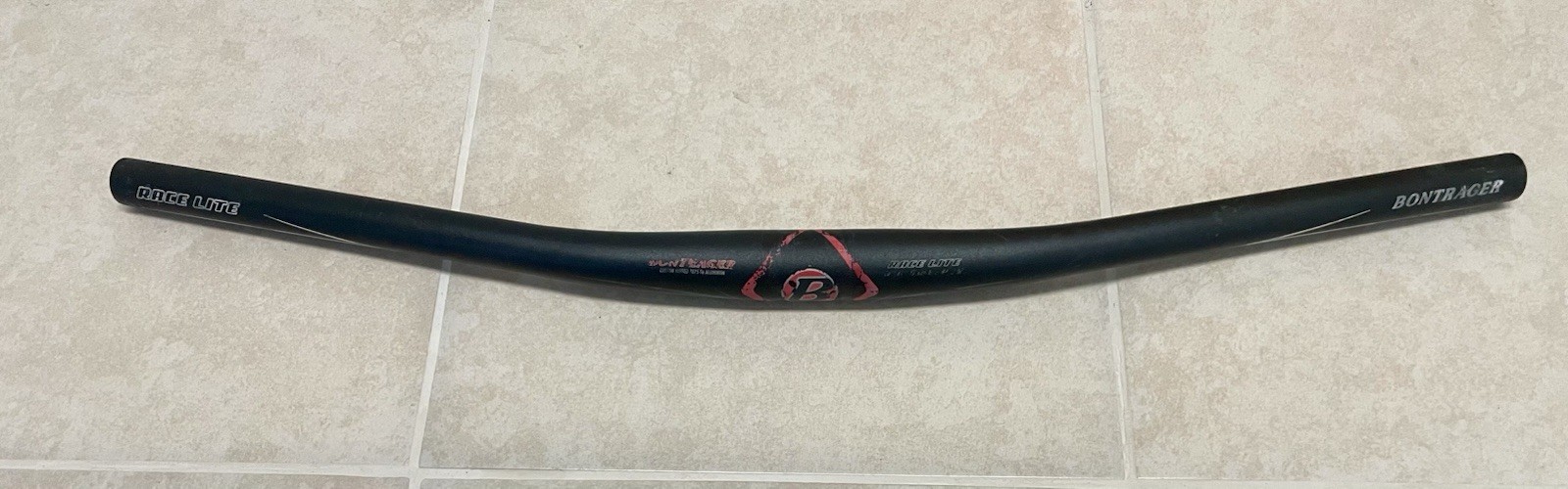 Bontrager Race Lite Handlebar. 31.8 Stem. 640mm Wide. Weight 160G.