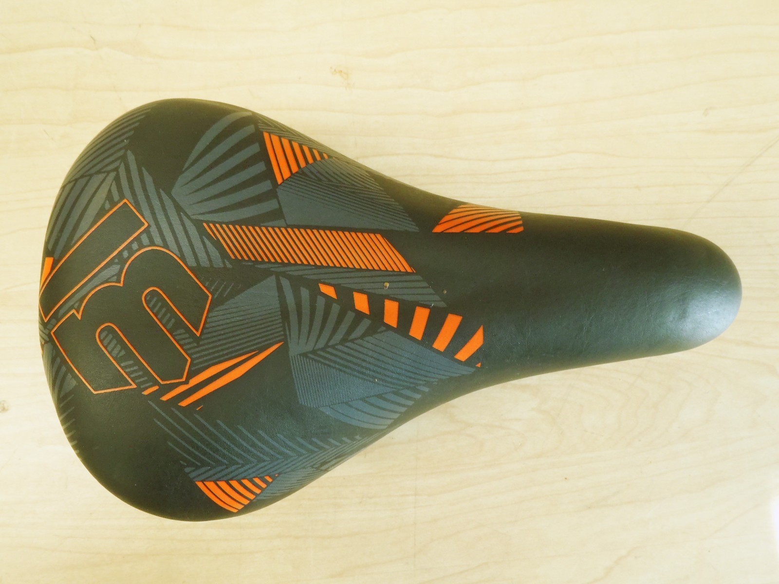 MONGOOSE KIDS’/YOUTH BLACK/ORANGE BICYCLE SADDLE/SEAT BIKE PARTS 753