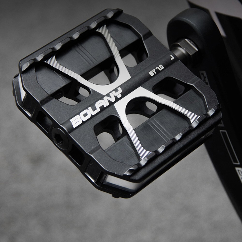 Bright And Eye Catching Type C Bearing Pedals For Night Cycling Useful