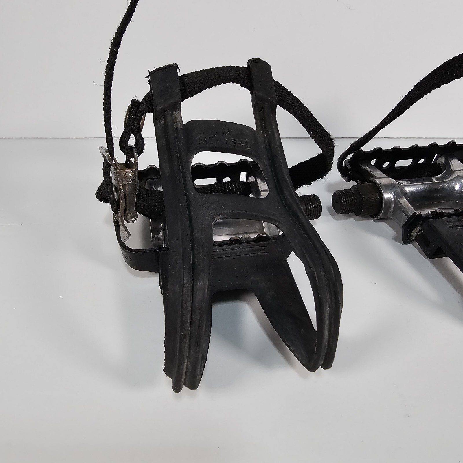 Evo Pedals Cycling Alloy Metal With Toe Clips Strap Black MT-13-L Left Right