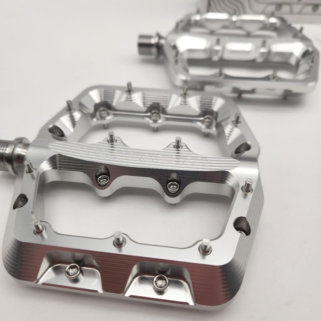 Wolf Tooth Waveform Aluminum Silver Small Platform Pedals MTB BMX 9/16″ OPEN