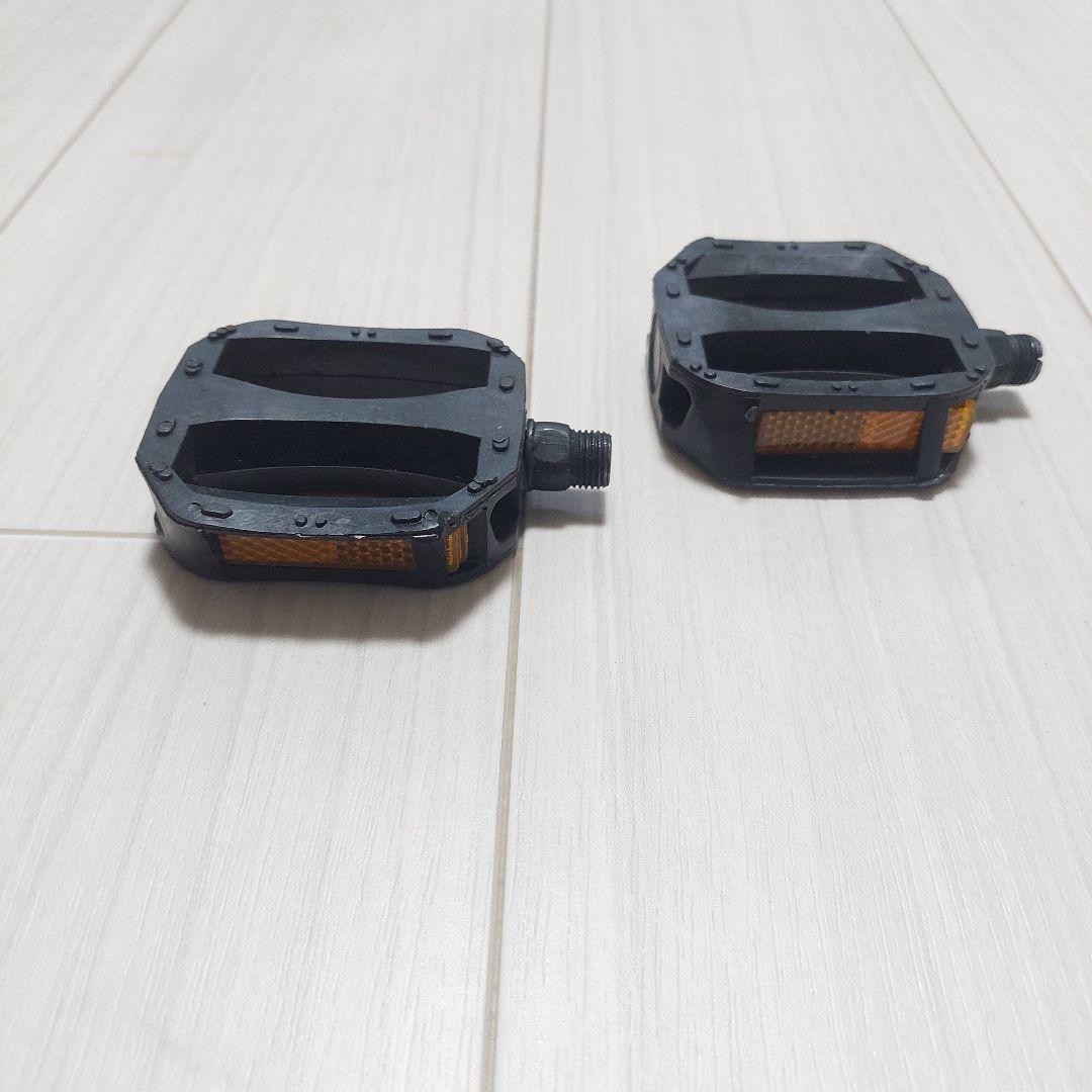 Flat pedal with reflector black