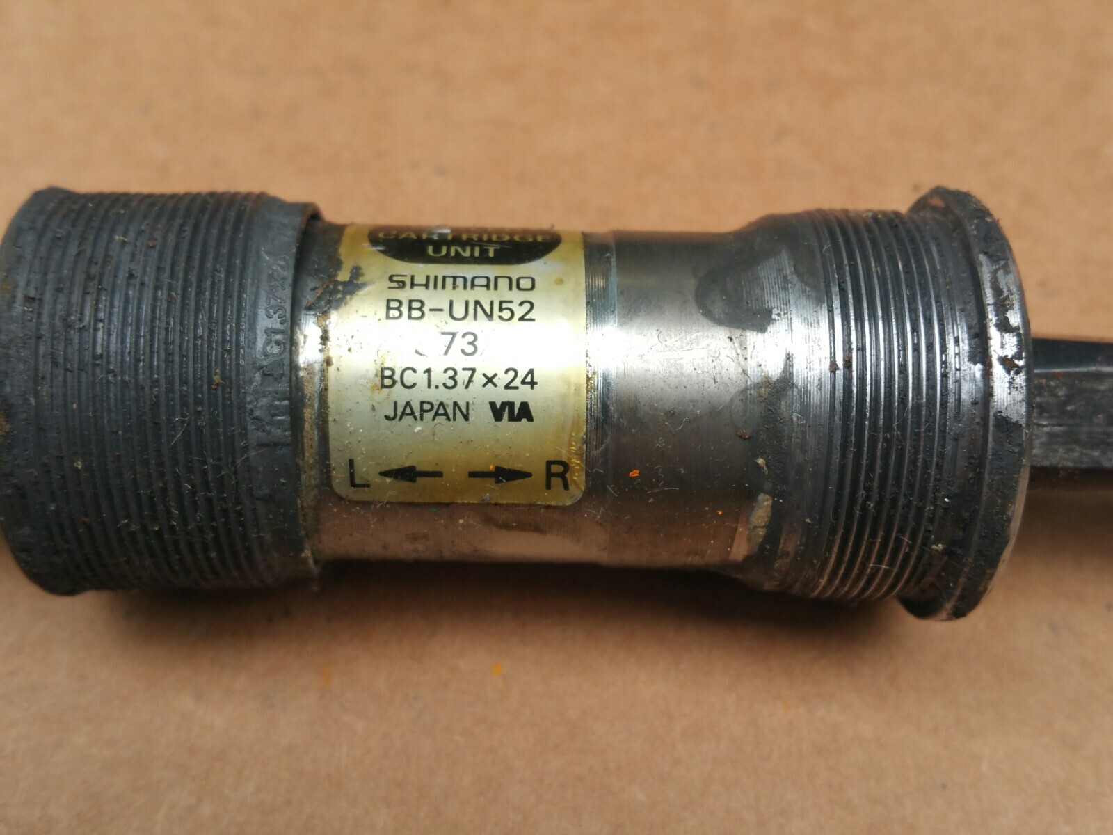Shimano BB-UN52 Cartridge Bottom Bracket 73mm Shell 114mm Spindle made in Japan