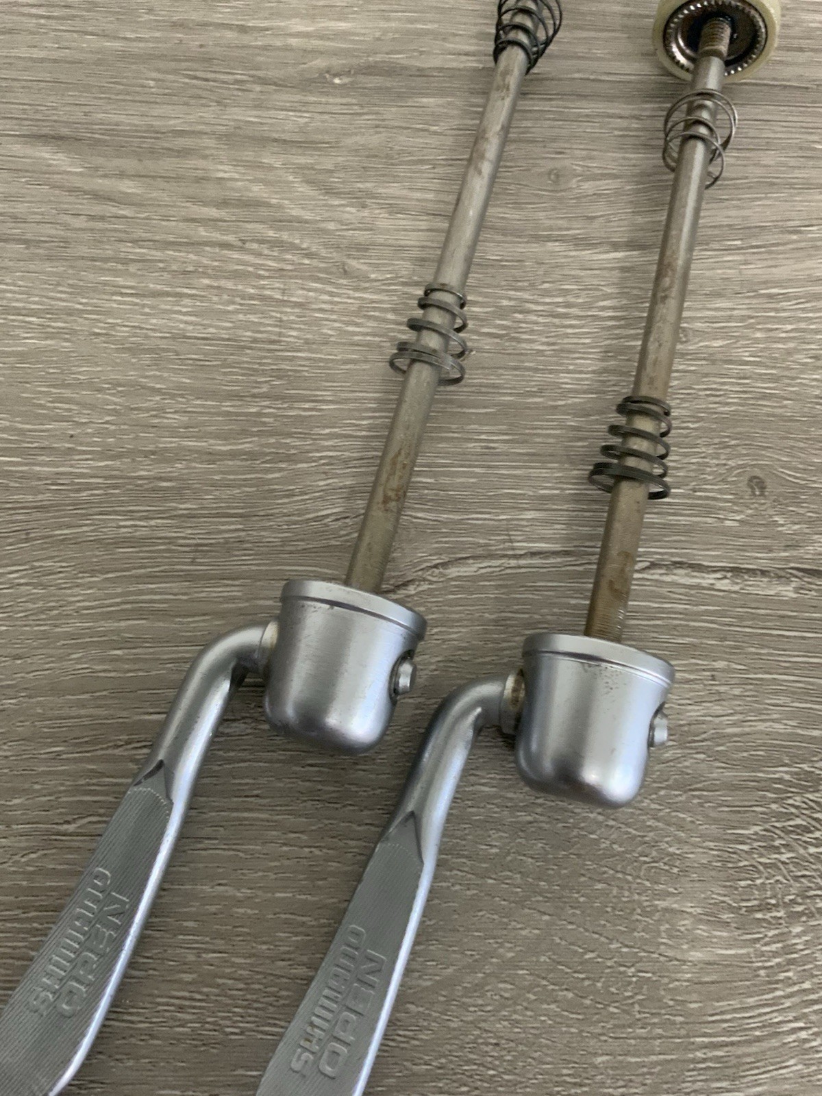 SHIMANO 105 QUICK RELEASE SKEWER SET 100-126-130 MM SPACING STEEL 166 GRAMS