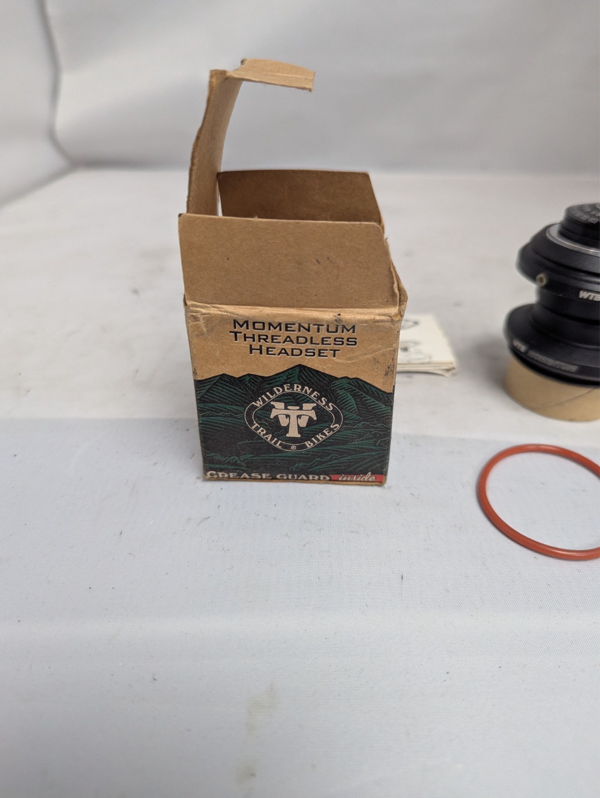 WTB grease guard 1 1/8″ threadless headset in black NOS
