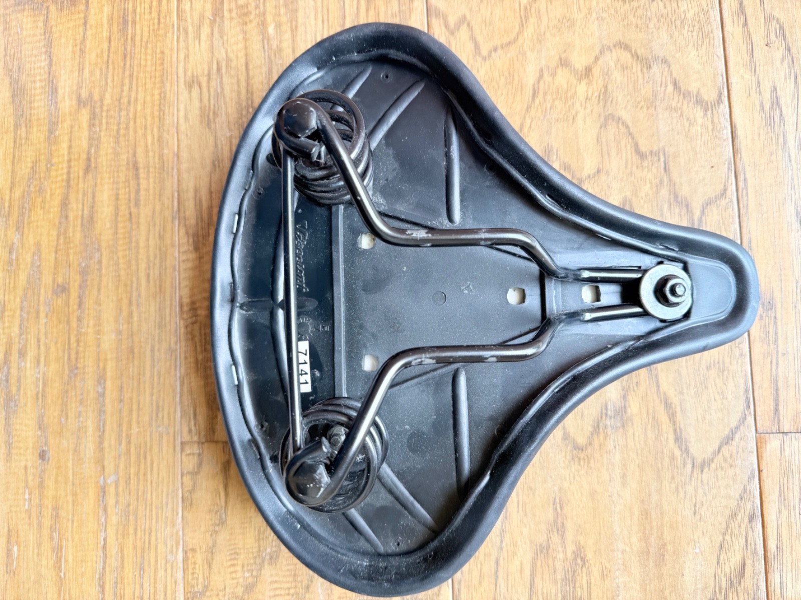 Viscount 7141 HD Spring Extra Wide Cruiser Saddle Black 270mm x 270mm NEW