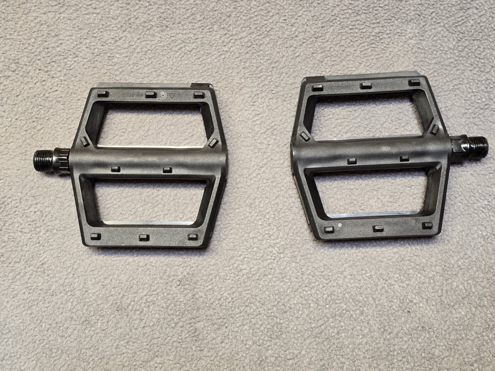 Bicycle Pedals Black Plastic Resin FP868ZU With Reflectors 9/16 Threaded