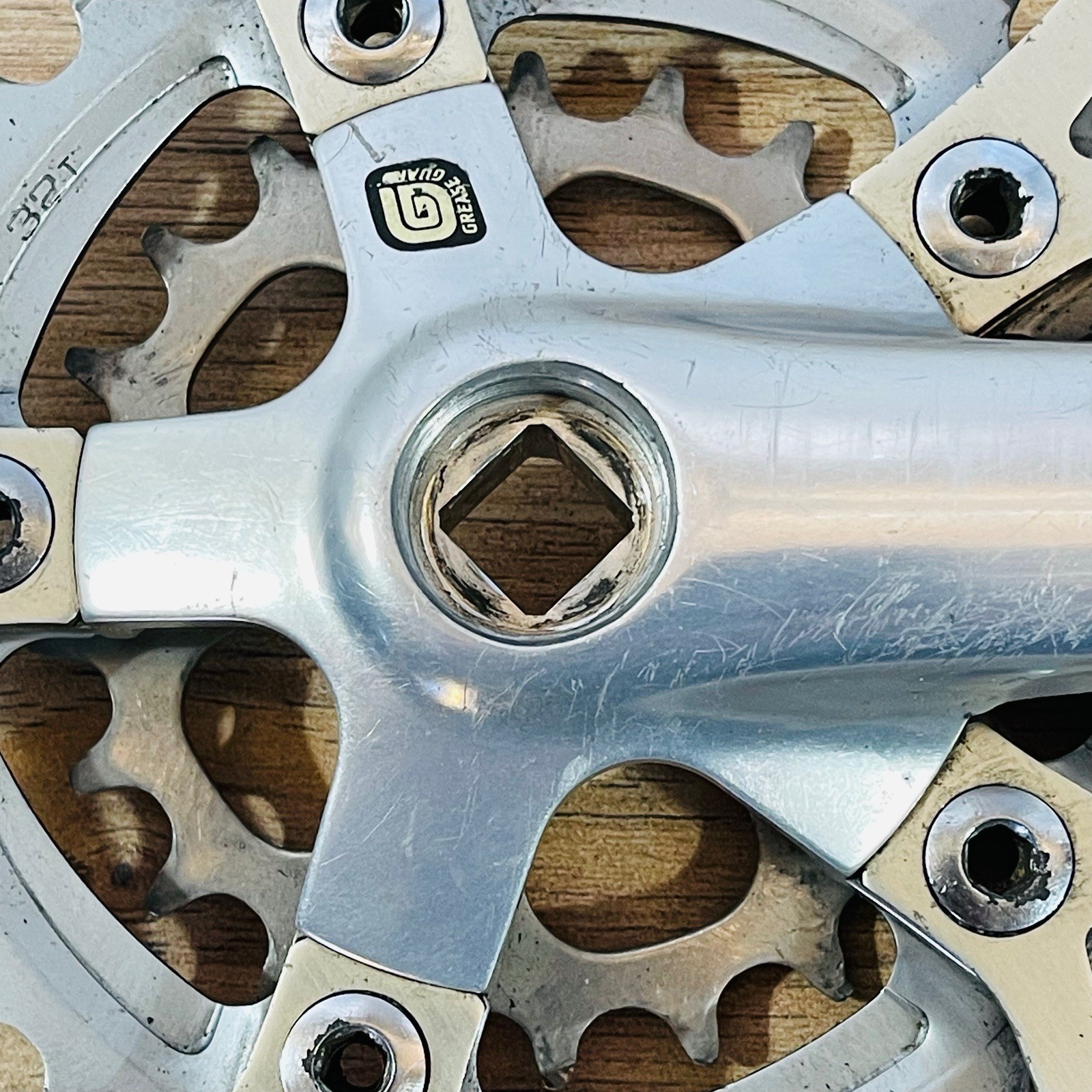 Suntour XC Pro MD Square Taper Crankset Grease Guard 175 Triple