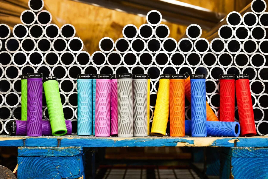 Wolf Tooth Components Echo Lock on Black Grips | All Colors