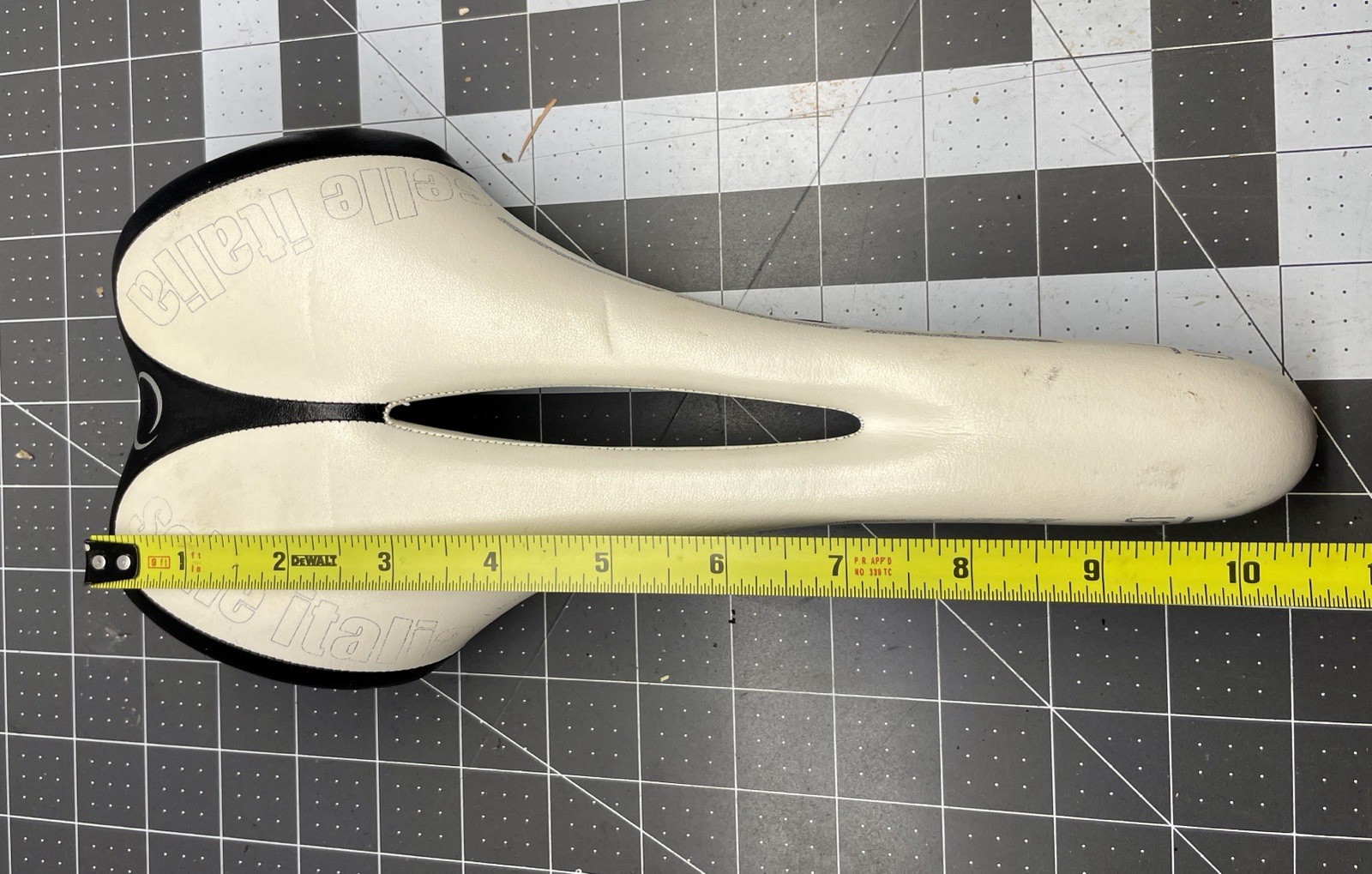 Selle Italia SL Saddle Black/White – Fiberglass Shell, Manganese Rails (140mm)