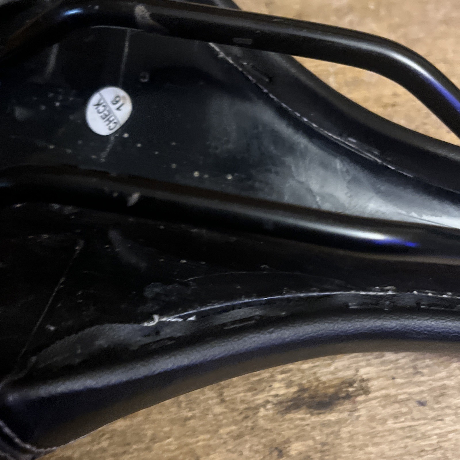 Crucial Bike Saddle 270 mm Length 145 mm Width Bike Saddle Made In China