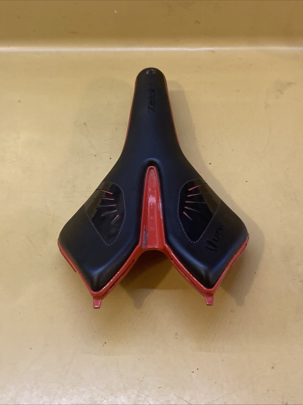 Black & Red UNION SPORT HARZ 265mm x 145mm Carbon Rail Saddle