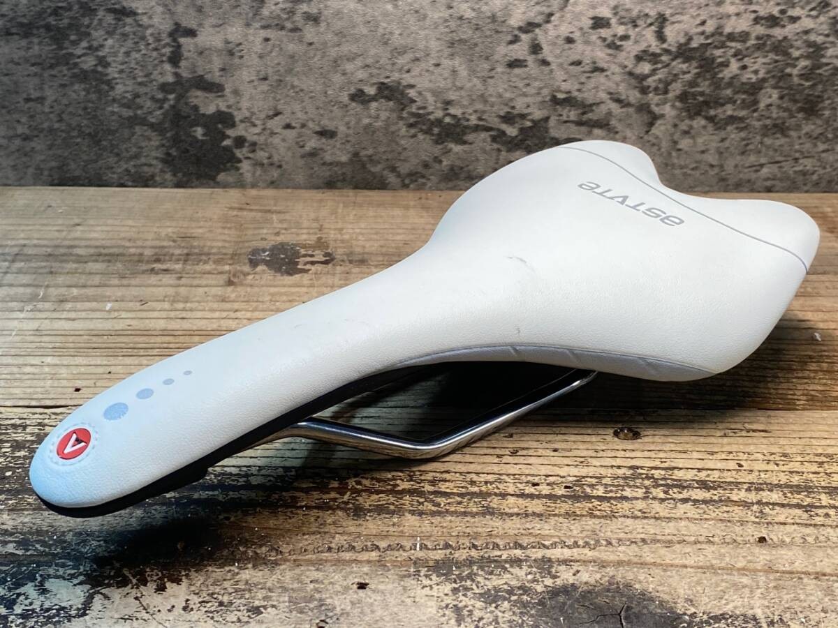 ASTUTE Skyline SR Saddle White with Titanium Rails Lightweight and comfortable